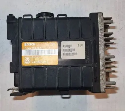 Volkswagen PASSAT B4 Engine control unit/module 0261200263 443907311A