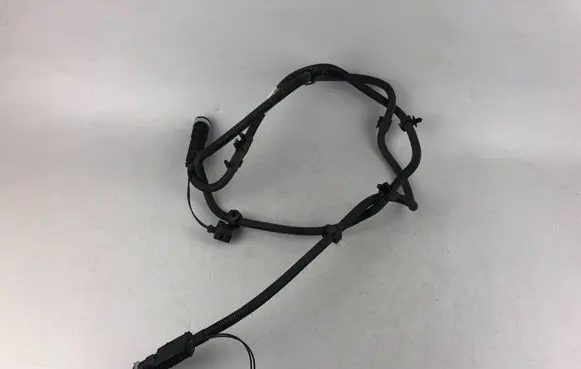 Volkswagen Tiguan Fuel line pipe 5QF131983