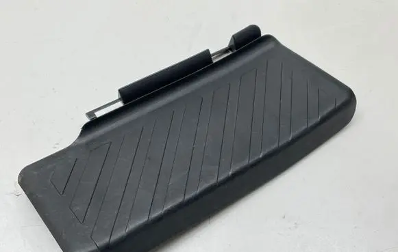 Volkswagen Touran III Foot rest pad/dead pedal 5Q1864777C
