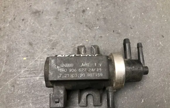 Volkswagen Golf V Turbo solenoid valve 1H0906627