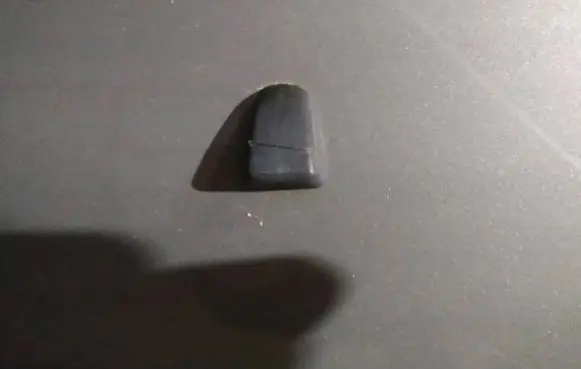 Volvo V50 Windshield washer spray nozzle 