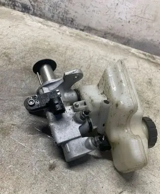 Volkswagen Taigo Master brake cylinder 2q1611304