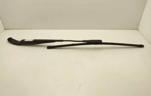 Ford Mustang VI Front wiper blade arm FR3B17C495AA