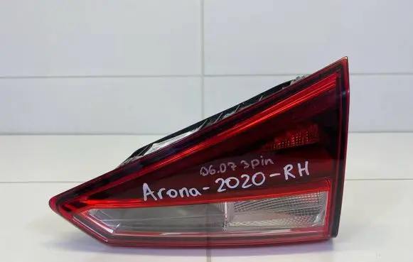 Tailgate rear/tail lights