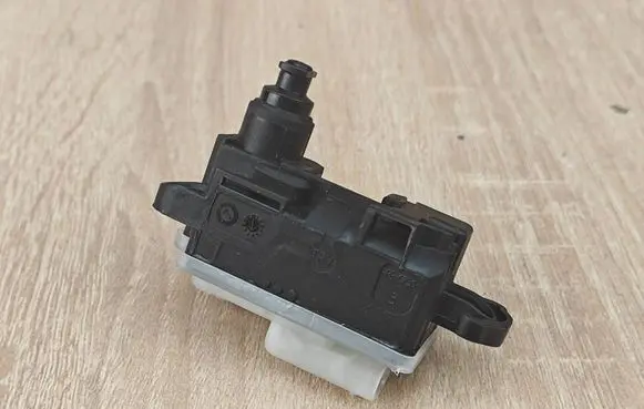 BMW X5 G05 Fuel tank cap lock 7378259