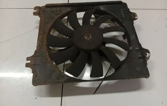 Honda Civic Radiator cooling fan shroud 