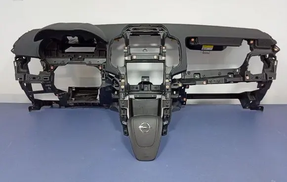 Opel Zafira C Dashboard A3470