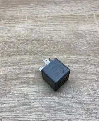 Audi A6 S6 C5 4B Other relay 8D0951253A V23134B52X301 373