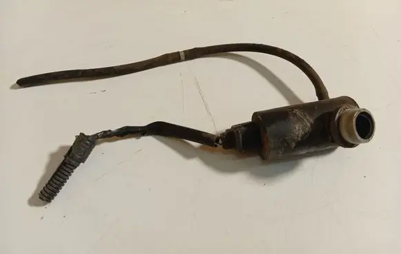Toyota Avensis T270 Windscreen/windshield washer pump 
