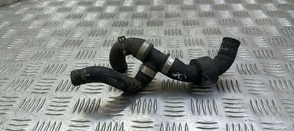 Volkswagen PASSAT B8 Engine coolant pipe/hose 04L122073B