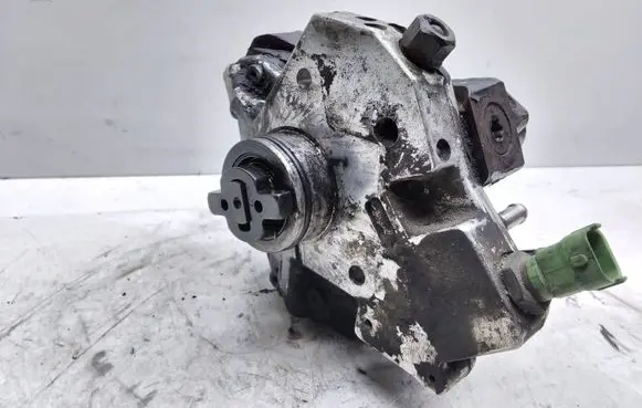 Volvo XC90 Fuel injection high pressure pump 8692521 0445010111