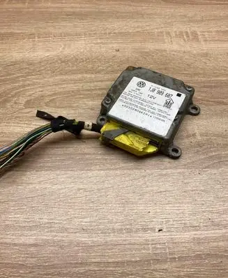 Volkswagen PASSAT B5 Airbag control unit/module 1J0909607 5WK4199