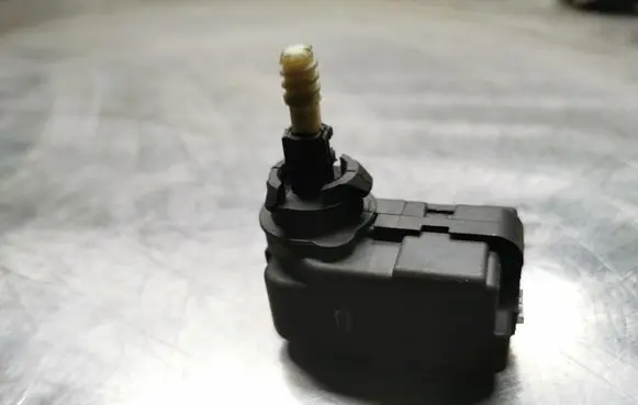 Peugeot 307 Headlight level adjustment motor 