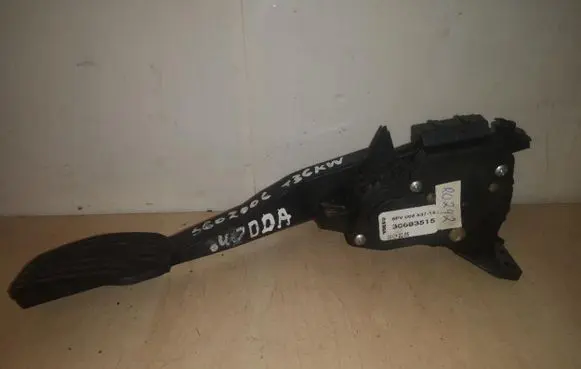 Volvo V70 Accelerator throttle pedal 30683515 D332