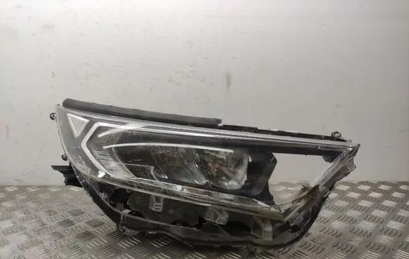 Toyota RAV 4 (XA50) Headlight/headlamp