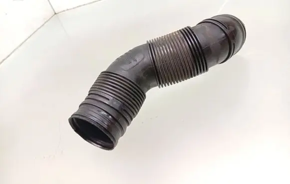 Skoda Fabia Mk1 (6Y) Air intake hose/pipe 6Q0129684P