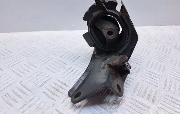 Toyota Avensis T250 Engine mount bracket 123720R010