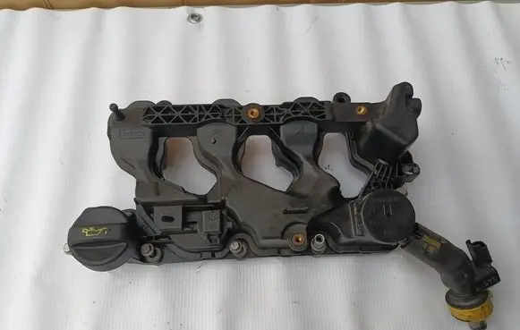 Peugeot 3008 II Rocker cam cover 9827622780