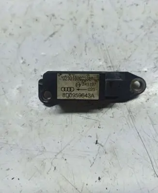 Audi A4 S4 B5 8D Airbag deployment crash/impact sensor