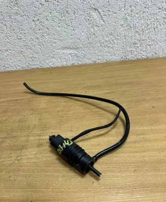 Mercedes-Benz C W204 Windscreen/windshield washer pump 2218690121 D9143
