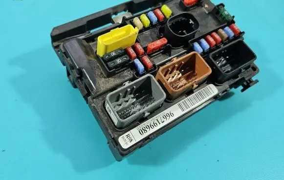 Peugeot 207 Central body control module 9667199680 IMPRK1498896