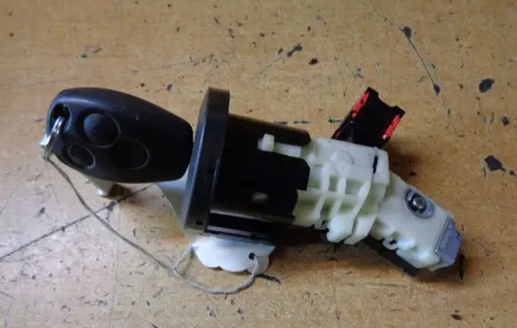 Renault Twingo III Ignition lock F4723A757 285910001R