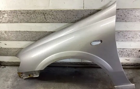 Nissan Almera N16 Fender 