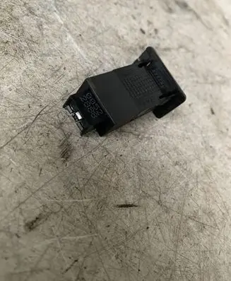 Opel Zafira B USB socket connector 13367202