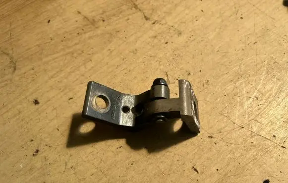 Skoda Octavia Mk2 (1Z) Front door lower hinge 6Y0833402B