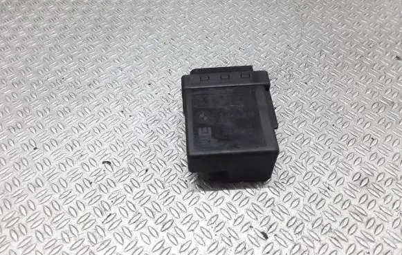 BMW 5 E39 Glow plug pre-heat relay 2246919