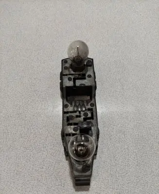 Trunk door license plate light bar