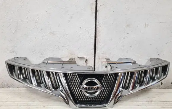 Nissan Murano Z51 Front bumper upper radiator grill 623101AA0A
