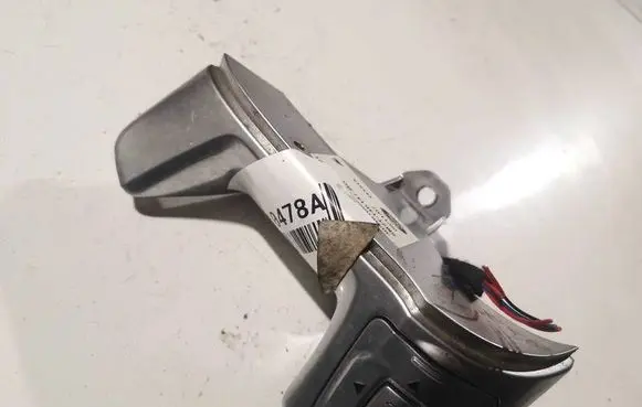 Steering wheel buttons/switches