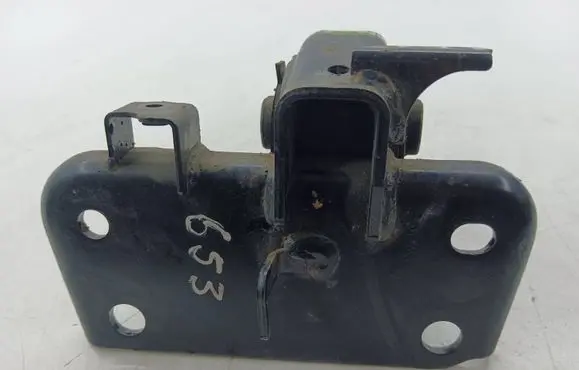 Toyota Avensis T270 Engine mount bracket