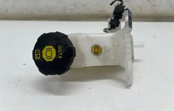 Hyundai Kona II Brake fluid reservoir