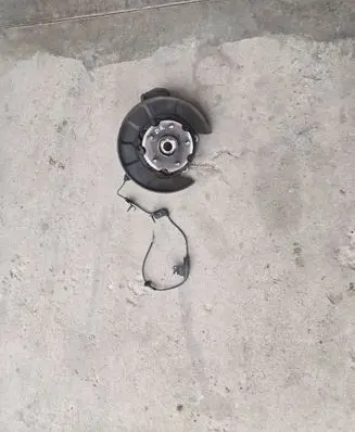 Toyota RAV 4 (XA40) Rear wheel hub spindle/knuckle 