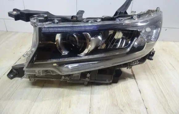 Toyota Land Cruiser (J150) Headlight/headlamp