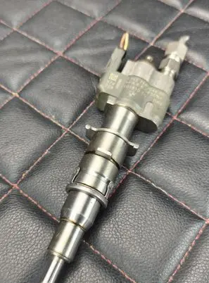 BMW 3 E90 E91 Fuel injector 7589048 758904805 10181010