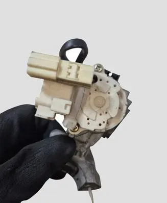Toyota Corolla Verso E121 Ignition lock 8978313010