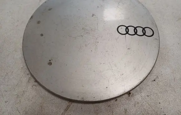Audi 200 Wheel nut cap/cover 447601165