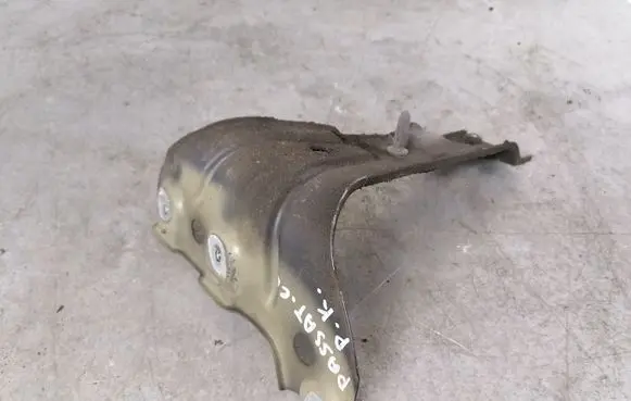 Volkswagen PASSAT CC Fender mounting bracket 3C8821141