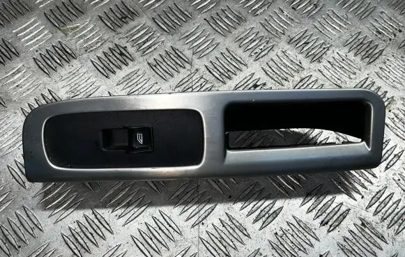 Volvo C30 Front door window switch trim 8663815 ESW464