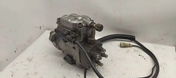 Audi A6 S6 C4 4A Fuel injection high pressure pump 046130108G