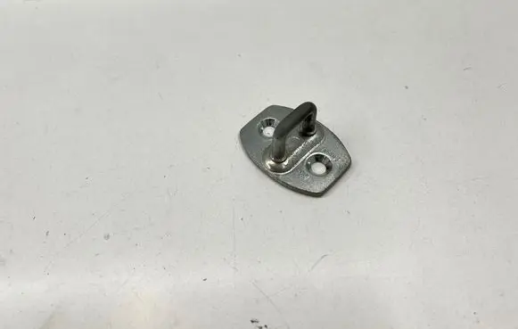 Toyota Hilux (AN10, AN20, AN30) Rear door lock loop/hook striker