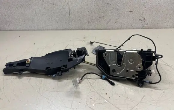 BMW X1 E84 Rear door lock 7229459