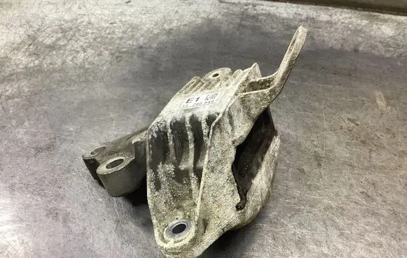 Opel Zafira C Engine mount bracket 13248549