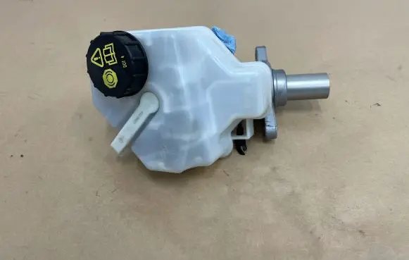 Brake fluid reservoir