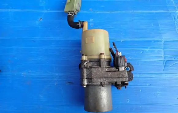 Mazda 5 Power steering pump 