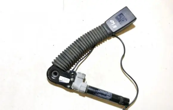 BMW 5 E60 E61 Front seatbelt buckle 7065848