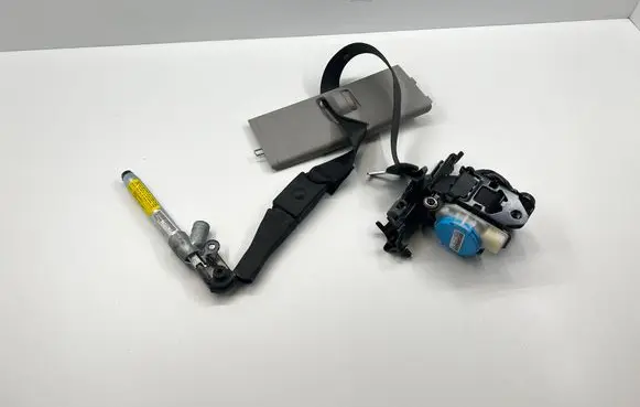 Opel Insignia A Front seatbelt 3063559